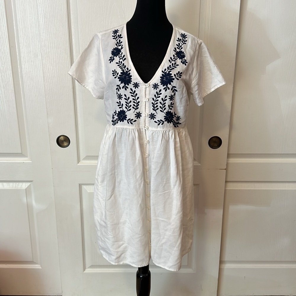 MADEWELL WHITE LINEN BOXY FIT BLUE EMBROIDERED FLORAL PEASANT BOHO DRESS